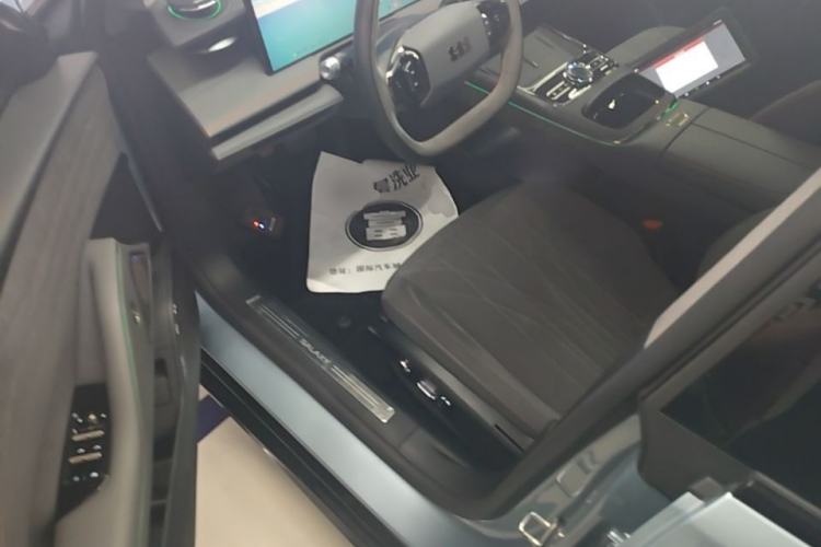 Used Geely Galaxy E8 2025 620 km All-Wheel Drive Starship LiDAR-Enabled Intelligent Driving Version
