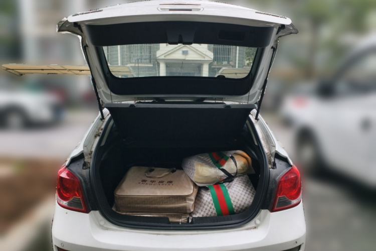 Used Chevrolet Cruze 2013 Hatchback 1.6L Automatic Luxury Model Trunk