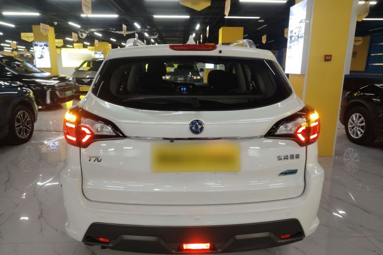 Used Venucia T70 2018 2.0L CVT Smart Edition Exterior 4