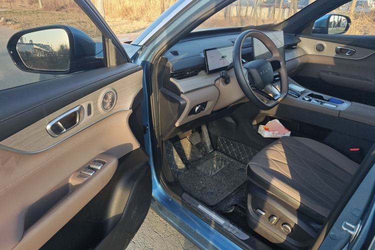 Used Chery Tiggo 8 PLUS C-DM 2025 1.5T 116 km Prestige Version 5 Seats