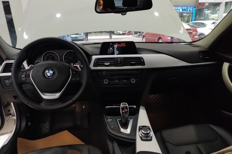 Used BMW 3 Series 2015 328Li Fashion Model Center Console