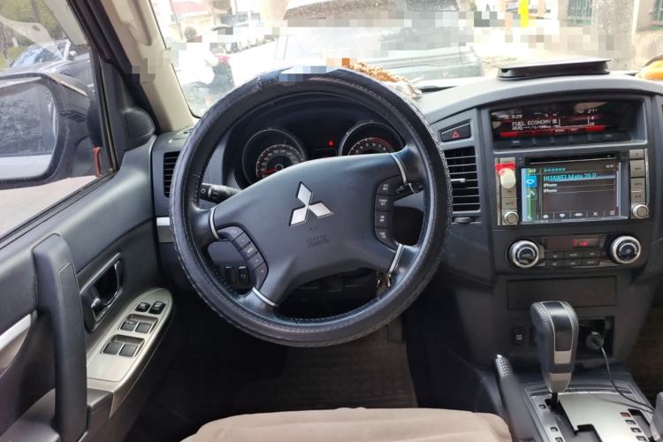 Used Mitsubishi Pajero 2014 3.0L Elite Upgrade Edition Steering Wheel