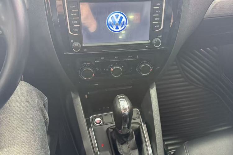 Used Volkswagen Sagitar 2017 230TSI Automatic Comfort Version