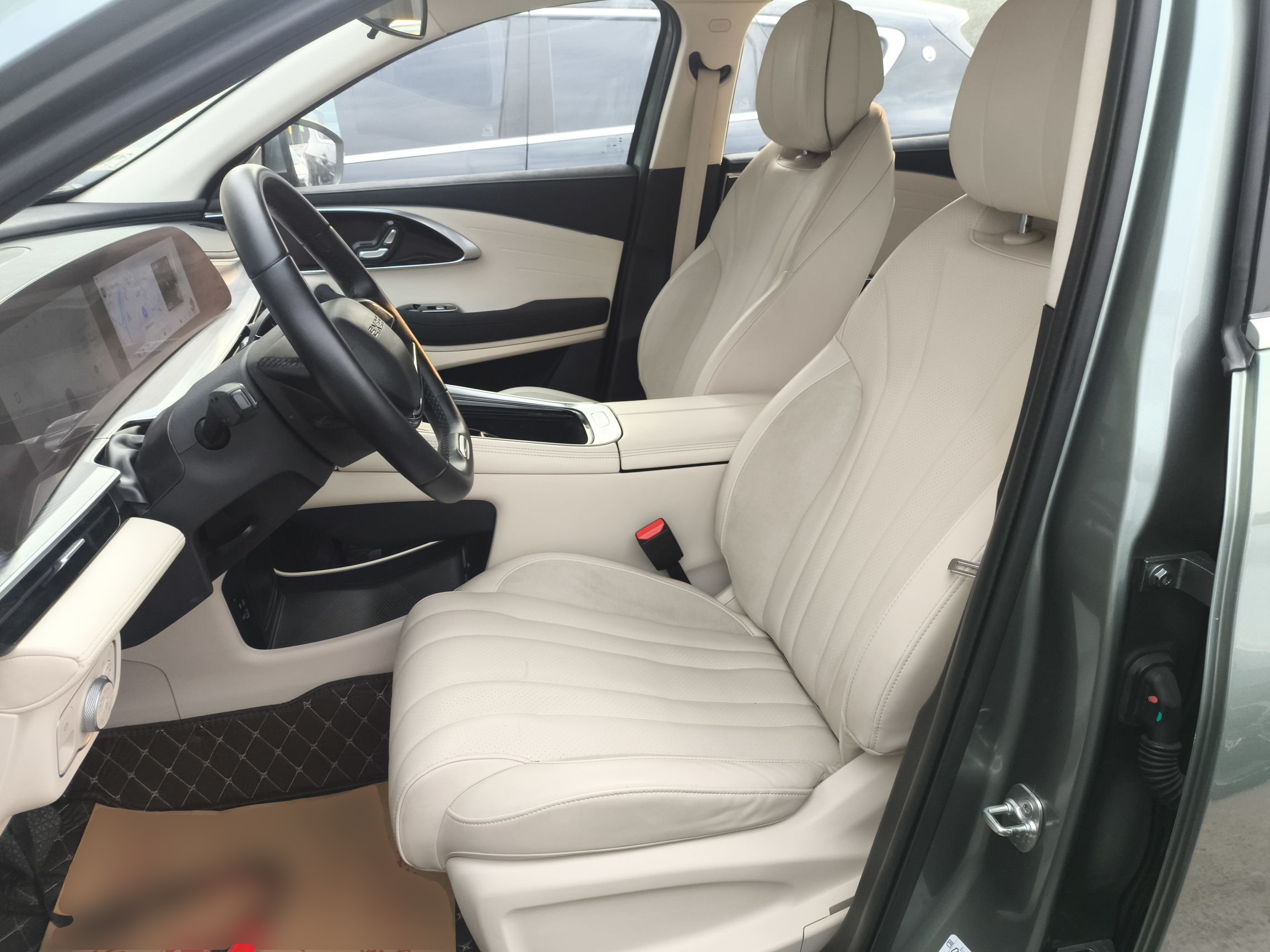 Переднее сиденье в автомобиле