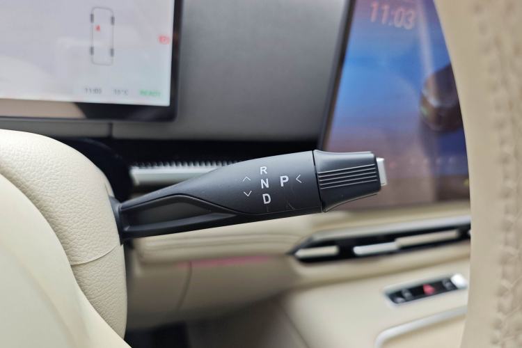 Used VOYAH Dream 2025 EV Four-Wheel Drive Flagship Kunpeng Edition