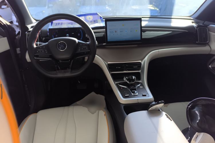 Used BYD Song Pro New Energy 2024 HONOR Edition DM-i 71KM Navigation Model
