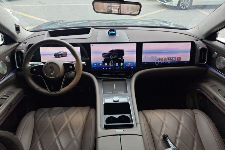 Used Hima AITO M9 2025 Extended-Range Ultra Version 52 kWh 5-Seater Edition Center Console