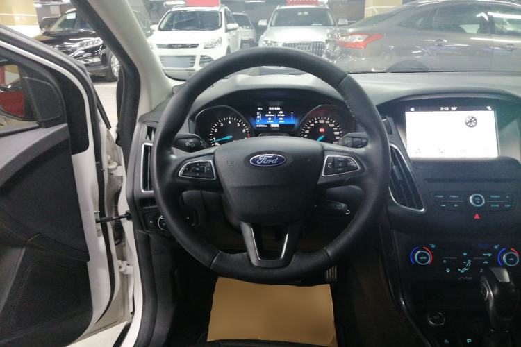 Used Ford Focus 2018 Sedan Classic EcoBoost 180 Automatic Elite Model Steering Wheel