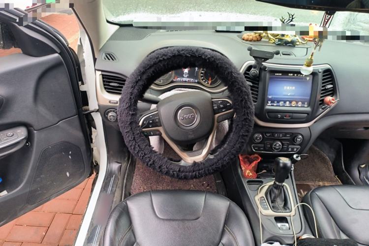 Used Jeep Cherokee 2017 2.0L Superior Edition
