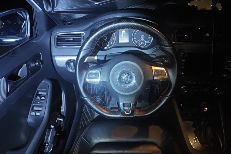 Used Volkswagen Sagitar 2013 2.0 TSI GLI Steering Wheel