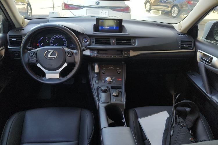 Used Lexus CT 2017 CT200h Comfort Edition Monochrome China V Standard Center Console