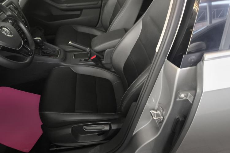 Used Volkswagen Sagitar 2017 230TSI Automatic Comfort Version
