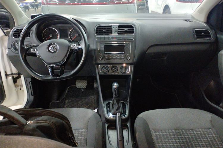Used Volkswagen Polo 2016 1.6L Automatic Comfort Model Center Console