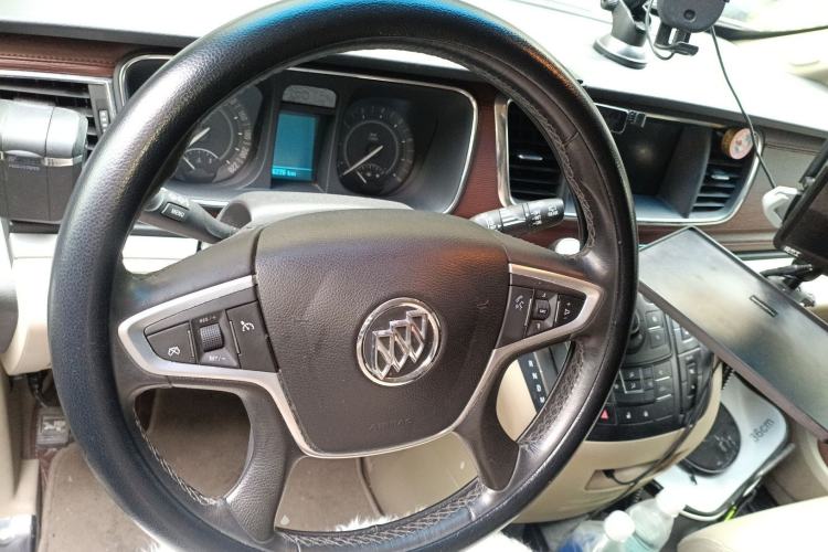 Used Buick GL8 2018 28T Luxury Model China VI Standard Steering Wheel