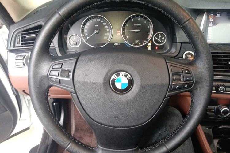 Used BMW 5 Series 2014 520Li Elegant Model
