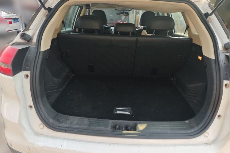 Used Geely Auto Emgrand X7 Sport 2016 2.0L Manual ZhiShang Version
