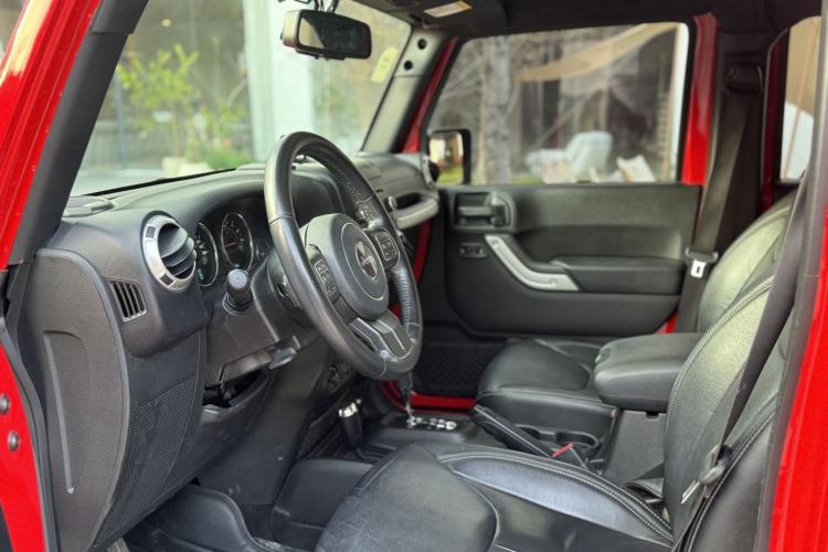 Used Jeep Wrangler 2017 3.0L Sahara Four-Door Comfort Edition Interior 1