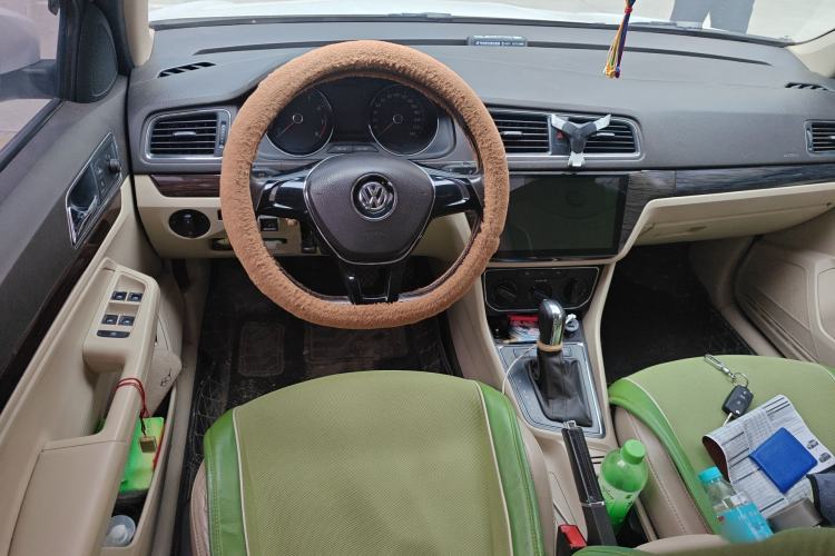 Used Volkswagen Lavida 2015 1.6L Automatic Comfort Edition Center Console