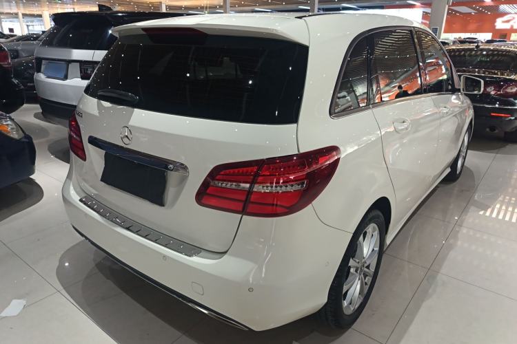 Used Mercedes-Benz B-Class 2019 B 200 Fashion Model Rear Right 45 Deg