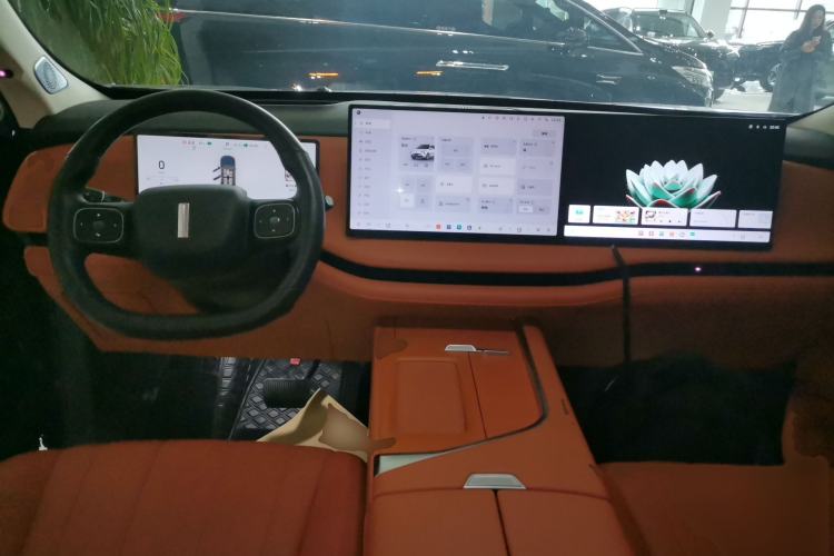 Used Wey Lanshan 2025 Four-Wheel Drive Max Center Console