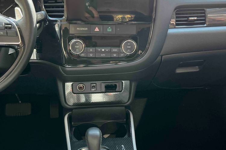 Used Mitsubishi Outlander 2020 2.4L 4x4 Zhi Xiang Edition 5 Seats Interior 6