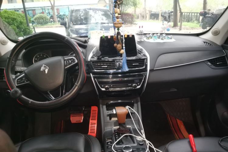 Used BORGWARD BX5 2017 25TGDI Automatic Two-Wheel Drive Fashion Plus Model Center Console