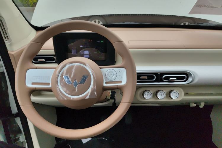 Used Wuling Hongguang MINIEV 2024 3rd Generation 215km Youth Edition Center Console