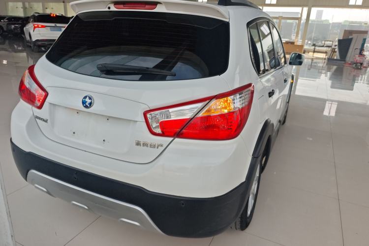 Used Venucia R50X 2015 1.6L Manual Luxury Edition