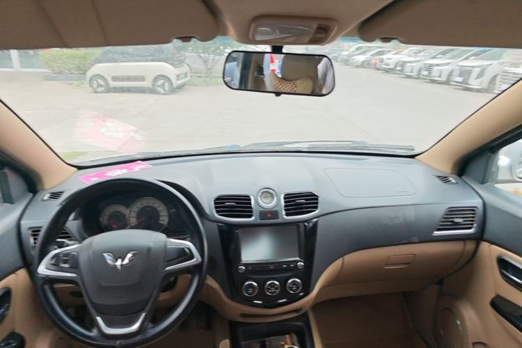Used Wuling Hongguang 2014 1.5L S Luxury Model
