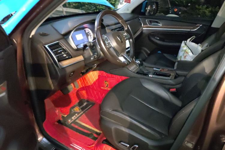 Used Roewe RX8 2018 30T Smart Connectivity Two-Wheel Drive Flagship Edition
