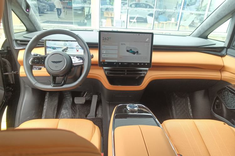 Used Geely Galaxy LEVC L380 2025 805 km Flagship Version All-Wheel Drive Center Console