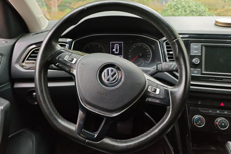 Used Volkswagen T-ROC 2018 280TSI DSG Two-Wheel-Drive Comfort Version China V Standard Steering Wheel