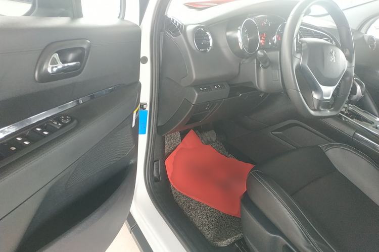 Used Peugeot 3008 2015 2.0L Automatic Classic Edition Driver Seat