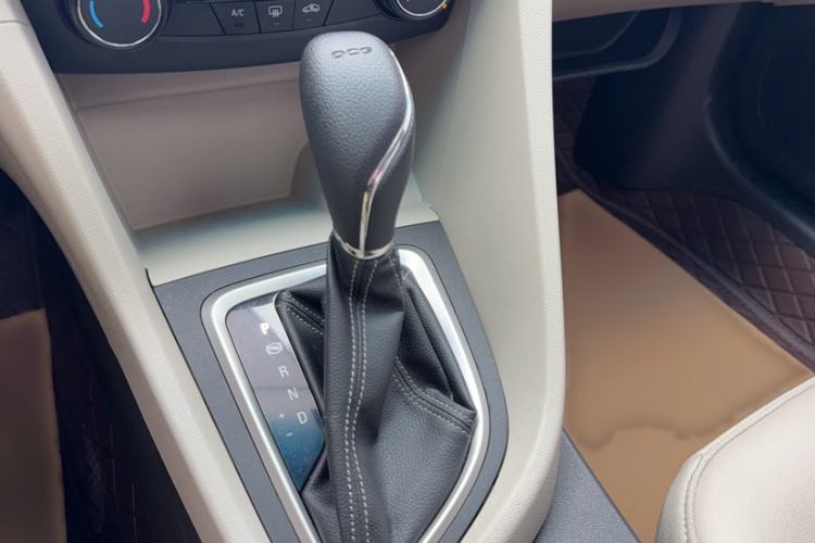 Used Buick GT 2018 15T Dual-Clutch Elite Model China V Standard Gear Lever