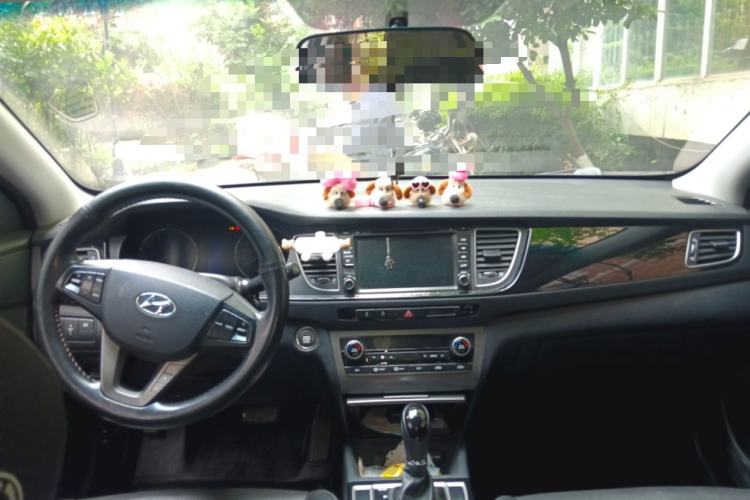 Used Hyundai Mistra 2014 1.8L Automatic Smart GLS Center Console