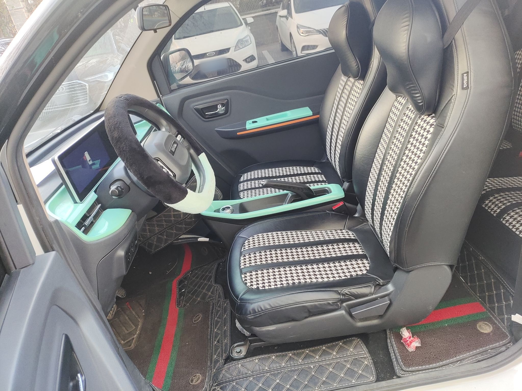 Переднее сиденье в автомобиле