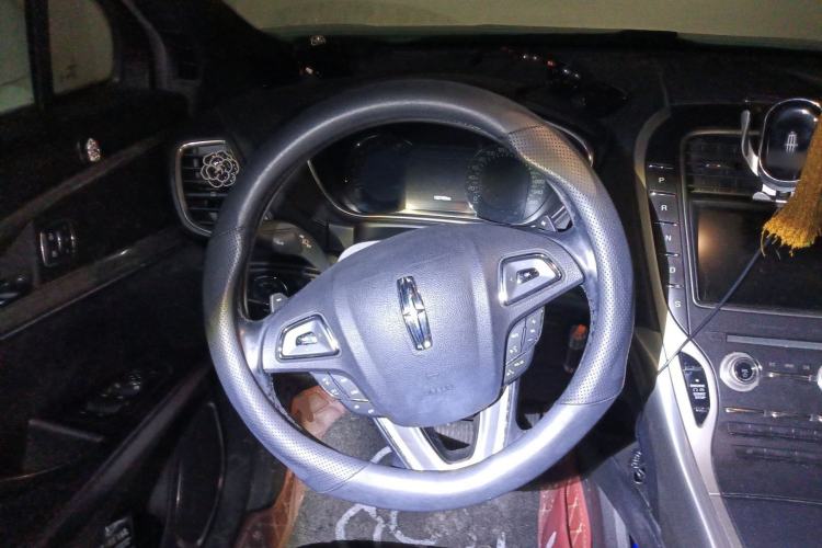 Used Lincoln MKX 2015 2.0T Two-Wheel Drive Deluxe Edition Steering Wheel