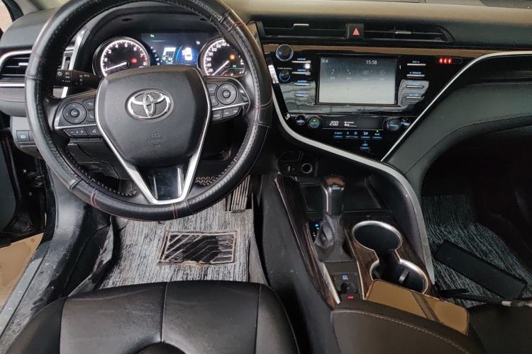 Used Toyota Camry 2018 2.0G Luxury Edition Center Console