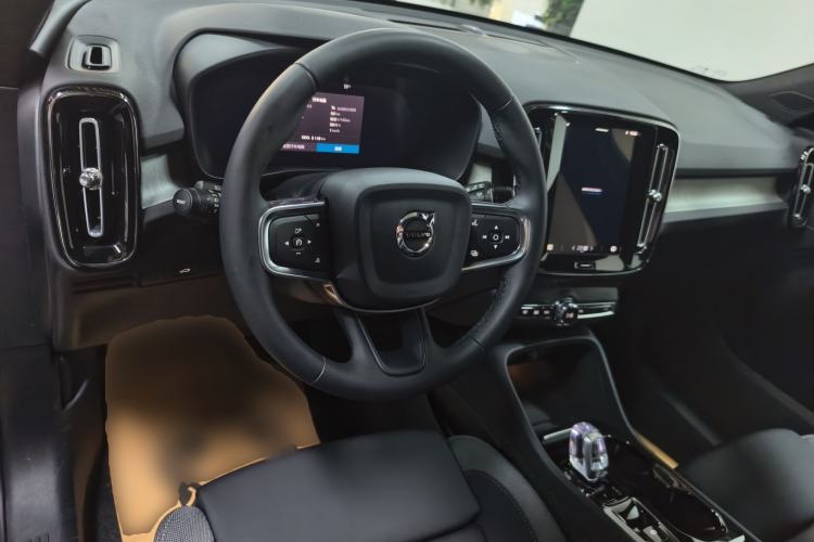 Used Volvo XC40 2025 B3 Smart & Luxurious Edition