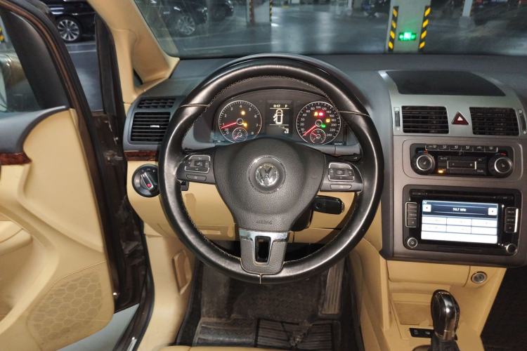 Used Volkswagen Touran 2011 1.4T DSG ZhiZhen Edition 5 Seats Steering Wheel