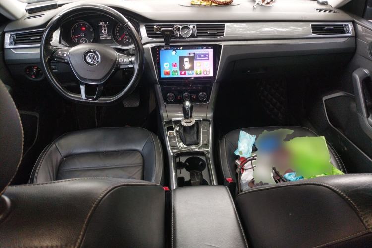 Used Volkswagen Passat 2016 330TSI DSG Luxury Edition Center Console