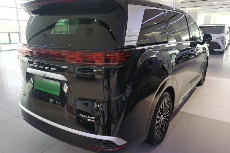 Used Denza D9 2025 DM-i Smart Drive 1020 Four-Wheel Drive Deluxe Model
