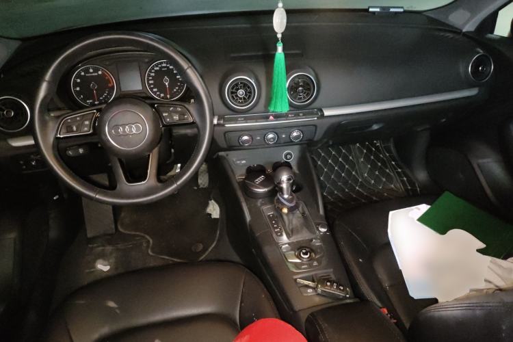 Used Audi A3 2020 Restyled Sportback 35 TFSI Entry-Level China VI Emission Standard Center Console