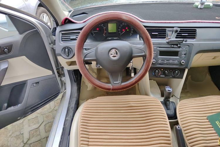 Used Skoda Rapid 2015 1.6L Automatic Smart Selection Model