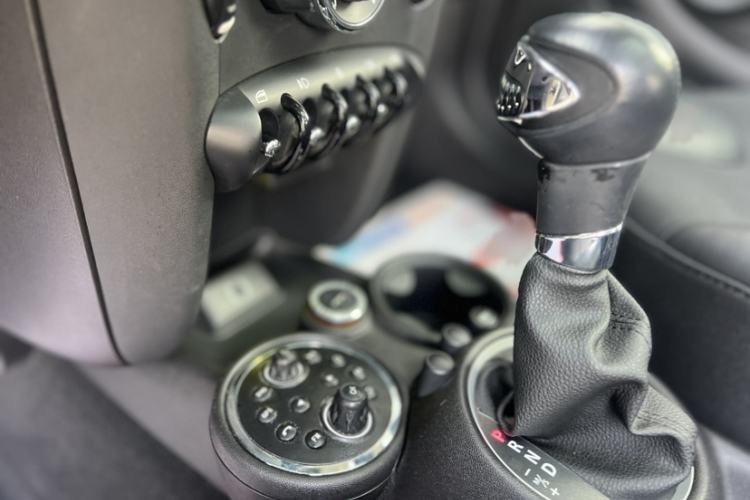 Used MINI MINI 2011 1.6L COOPER Fun