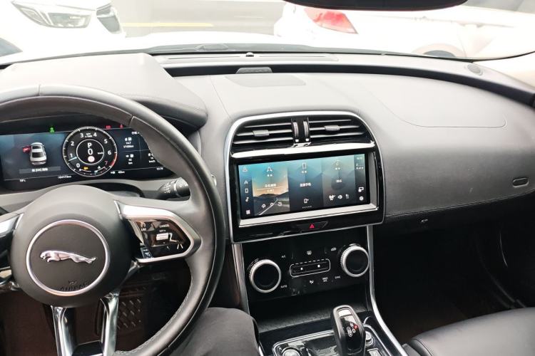 Used Jaguar XEL 2021 2.0T 250 PS S Progressive Elegance Edition Center Console