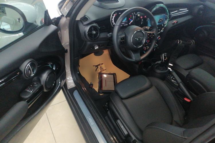 Used MINI MINI 2023 1.5T COOPER Artist