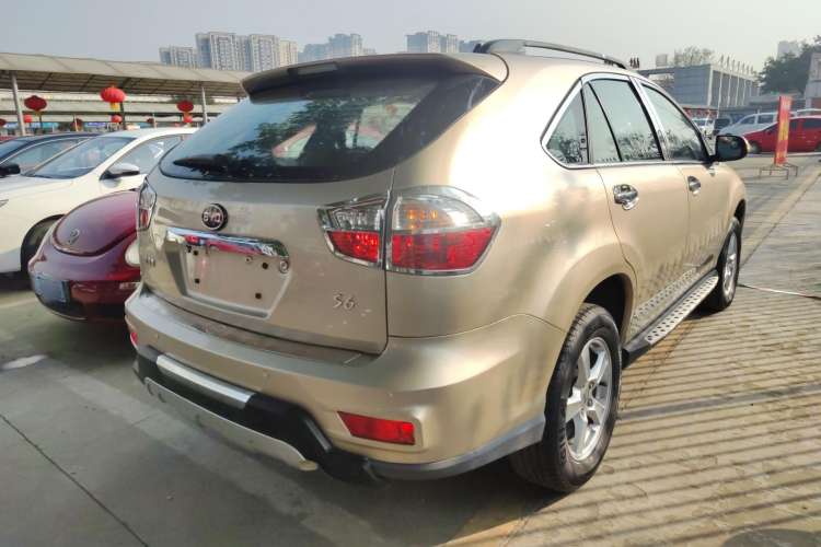 Used BYD S6 2014 2.0L Manual Luxury 5-Seater
