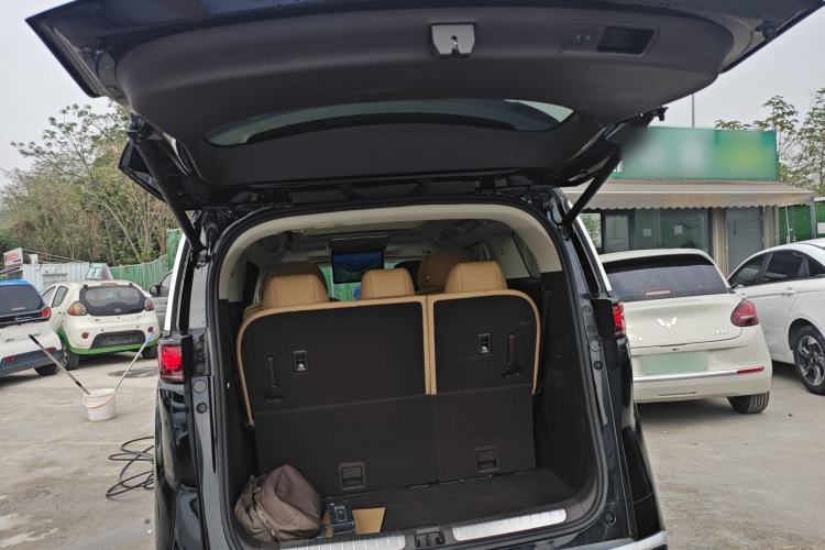 Used Denza D9 2024 DM-i 980 Four-Wheel Drive Prestige Model Trunk