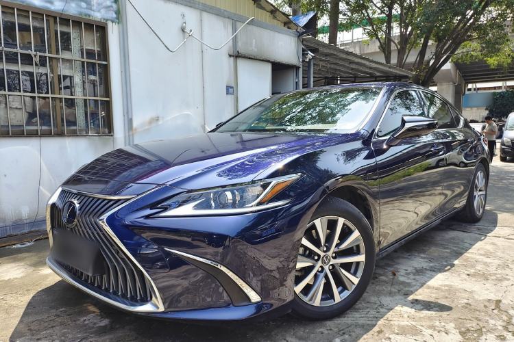 Used Lexus ES 2020 300h Premier Edition